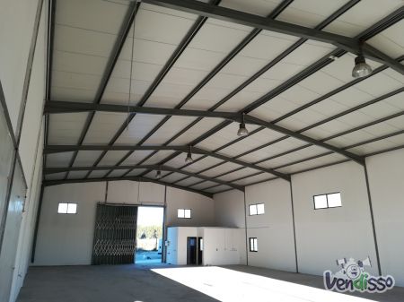 VENDE-SE ou ALUGA-SE Armazém / Pavilhão 400m2