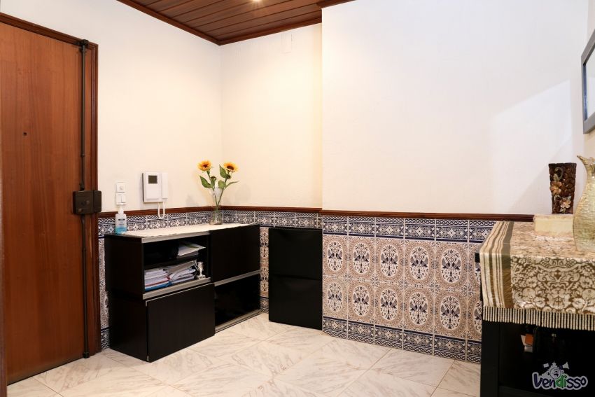 Hall 122841347-10