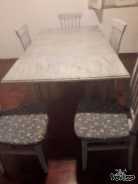 Vendo Mesa de Casa de Jantar e seis cadeiras com almofadas