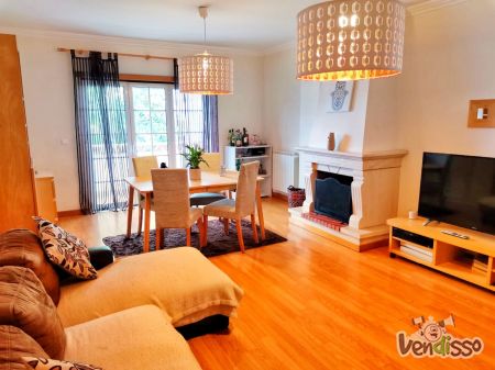 Vendo T2 em condomínio fechado com piscina coberta e aquecida