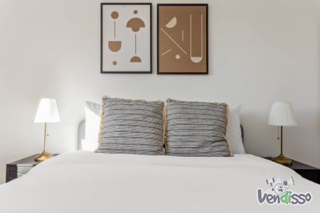 Quarto mobilado em apartamento luminoso de 130 m² em Lisboa, Portugal por 7