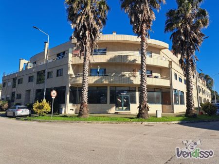Fantástica loja de gaveto na Madalena, Vila Nova de Gaia