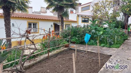 Casa pronta a habitar. Como nova. Grandes áreas