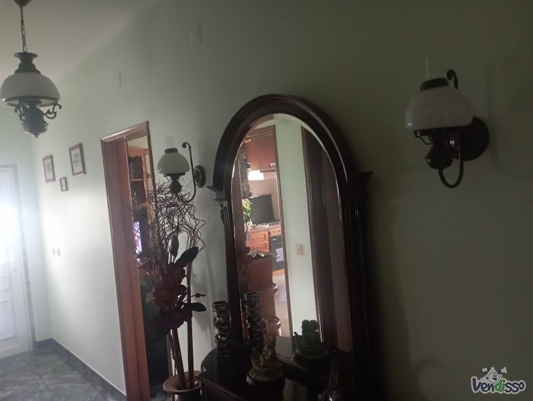 Movel de corredor, umcandeiro de teto e dois de parede