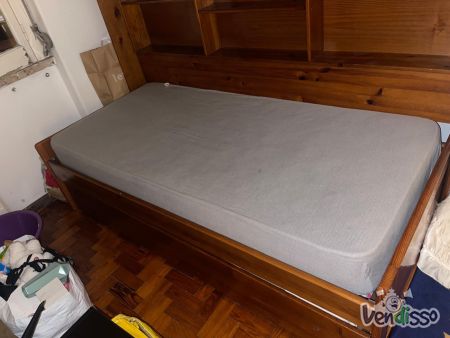 Cama de solteiro, com estúdio e cama auxiliar 