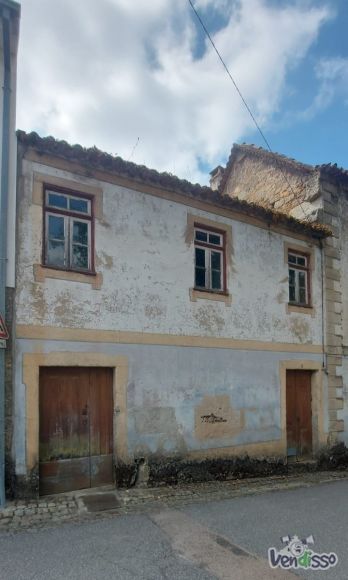 Moradia T2 para recuperar em Lagos da Beira, Oliveira do Hospital